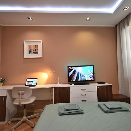 Modern Central 2-Bedroom Apartment With Parking Varna Exteriör bild