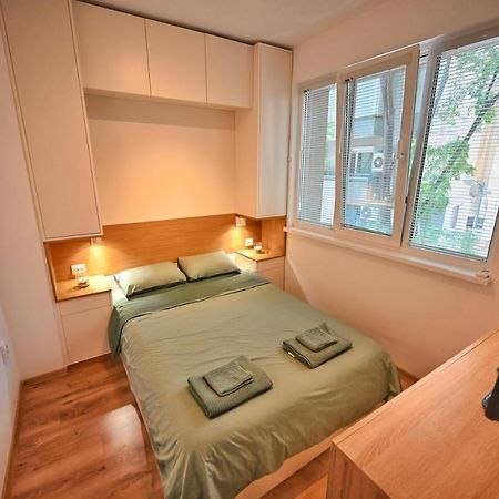 Modern Central 2-Bedroom Apartment With Parking Varna Exteriör bild