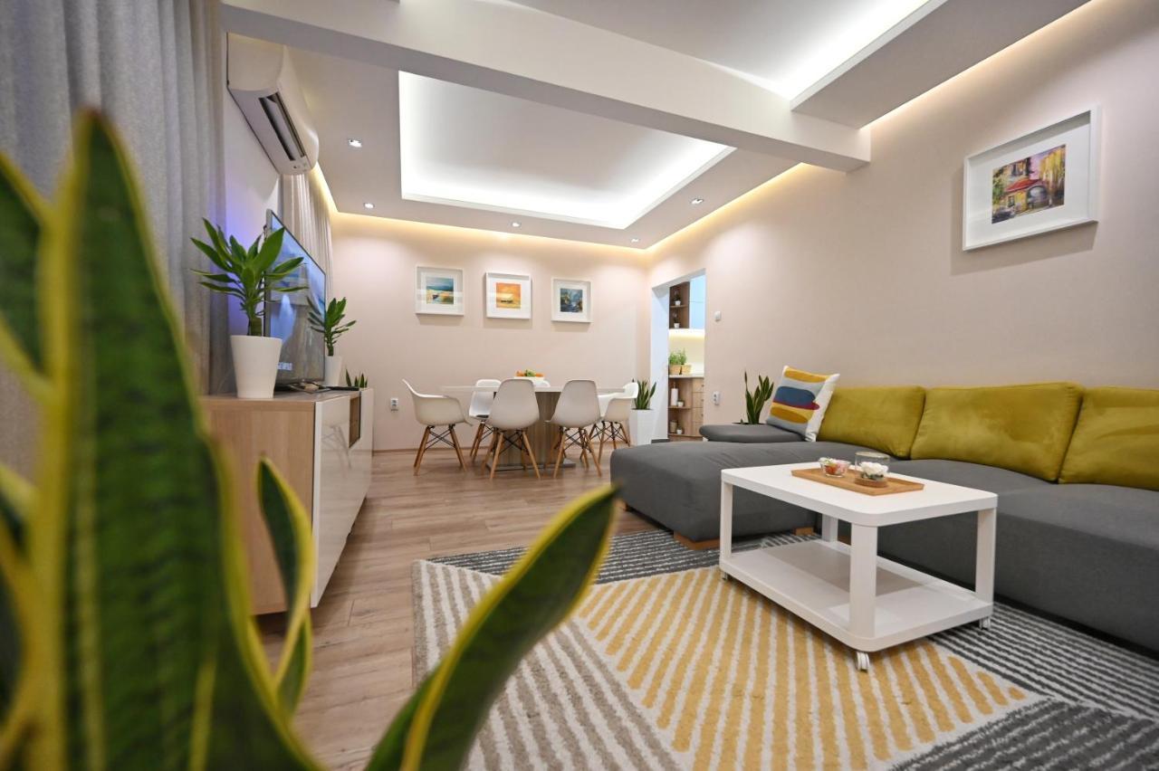 Modern Central 2-Bedroom Apartment With Parking Varna Exteriör bild