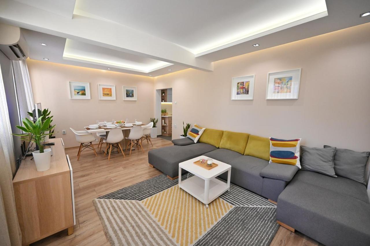 Modern Central 2-Bedroom Apartment With Parking Varna Exteriör bild
