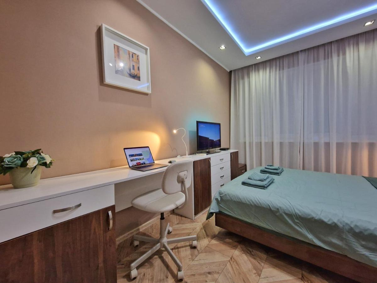 Modern Central 2-Bedroom Apartment With Parking Varna Exteriör bild