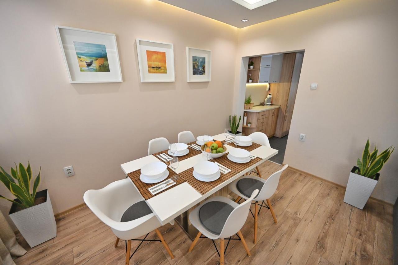 Modern Central 2-Bedroom Apartment With Parking Varna Exteriör bild