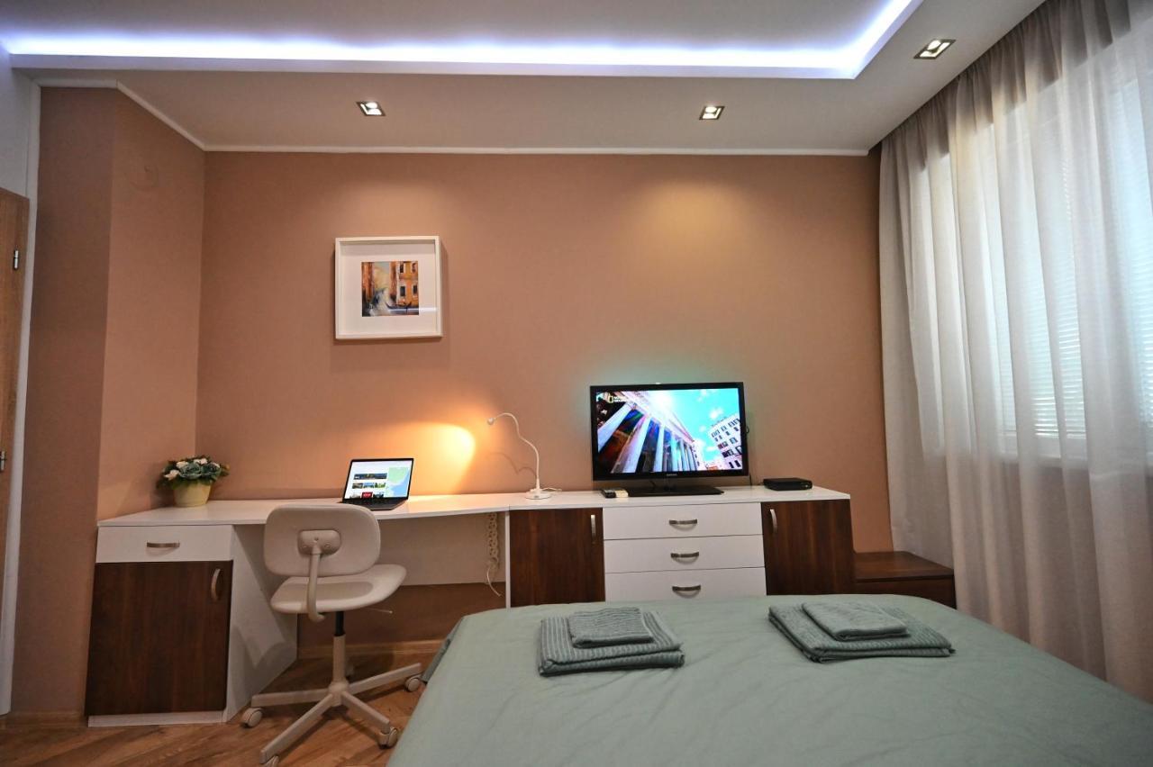 Modern Central 2-Bedroom Apartment With Parking Varna Exteriör bild