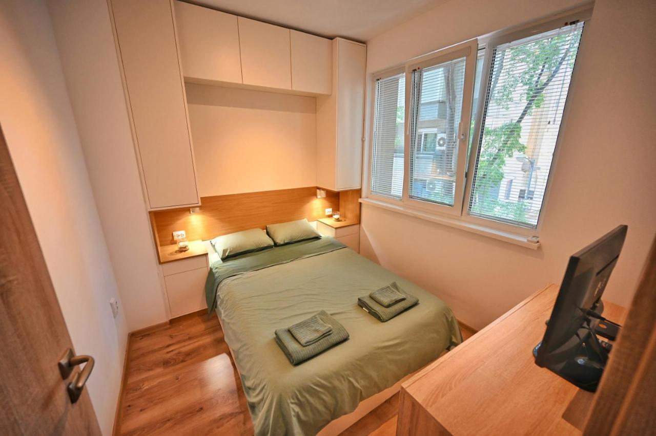 Modern Central 2-Bedroom Apartment With Parking Varna Exteriör bild