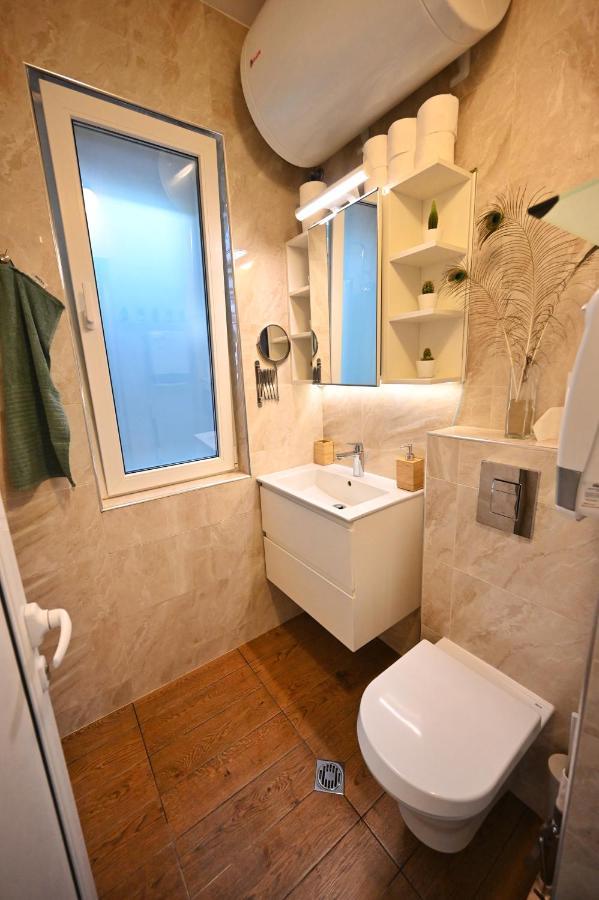 Modern Central 2-Bedroom Apartment With Parking Varna Exteriör bild