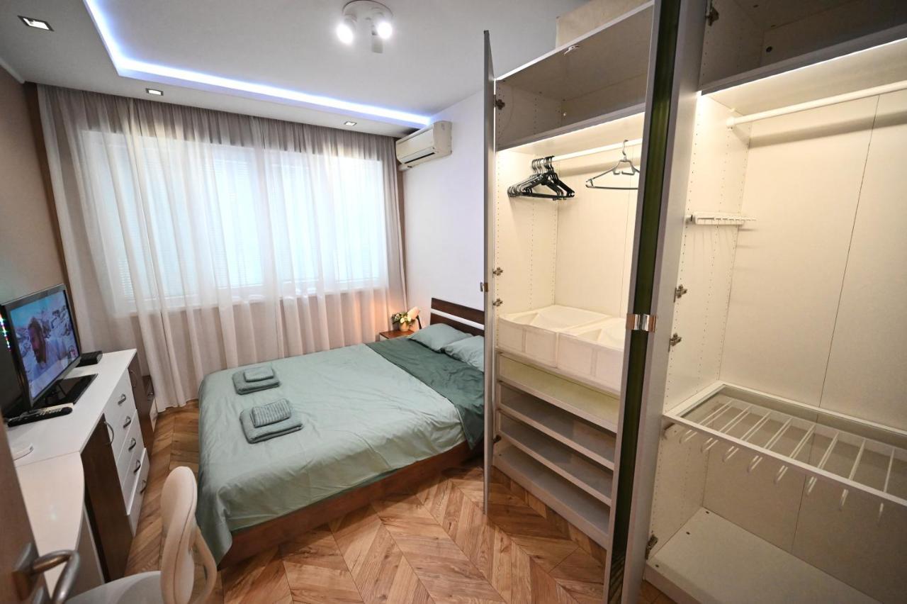 Modern Central 2-Bedroom Apartment With Parking Varna Exteriör bild