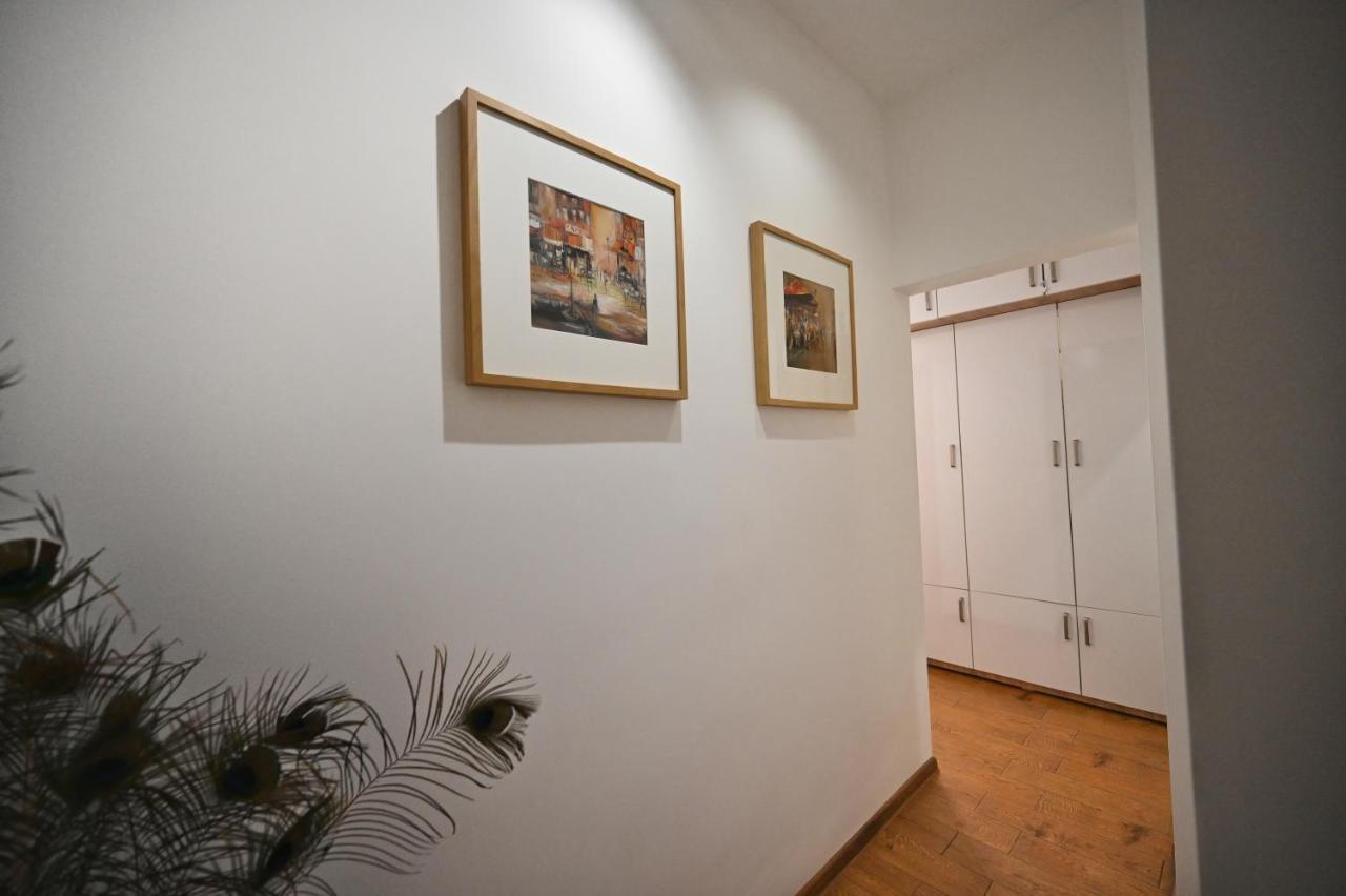 Modern Central 2-Bedroom Apartment With Parking Varna Exteriör bild