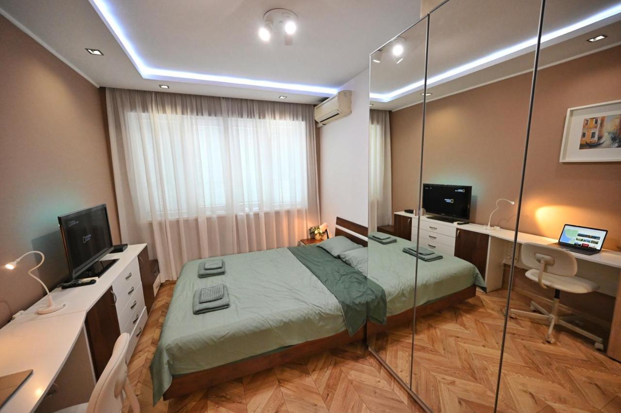 Modern Central 2-Bedroom Apartment With Parking Varna Exteriör bild